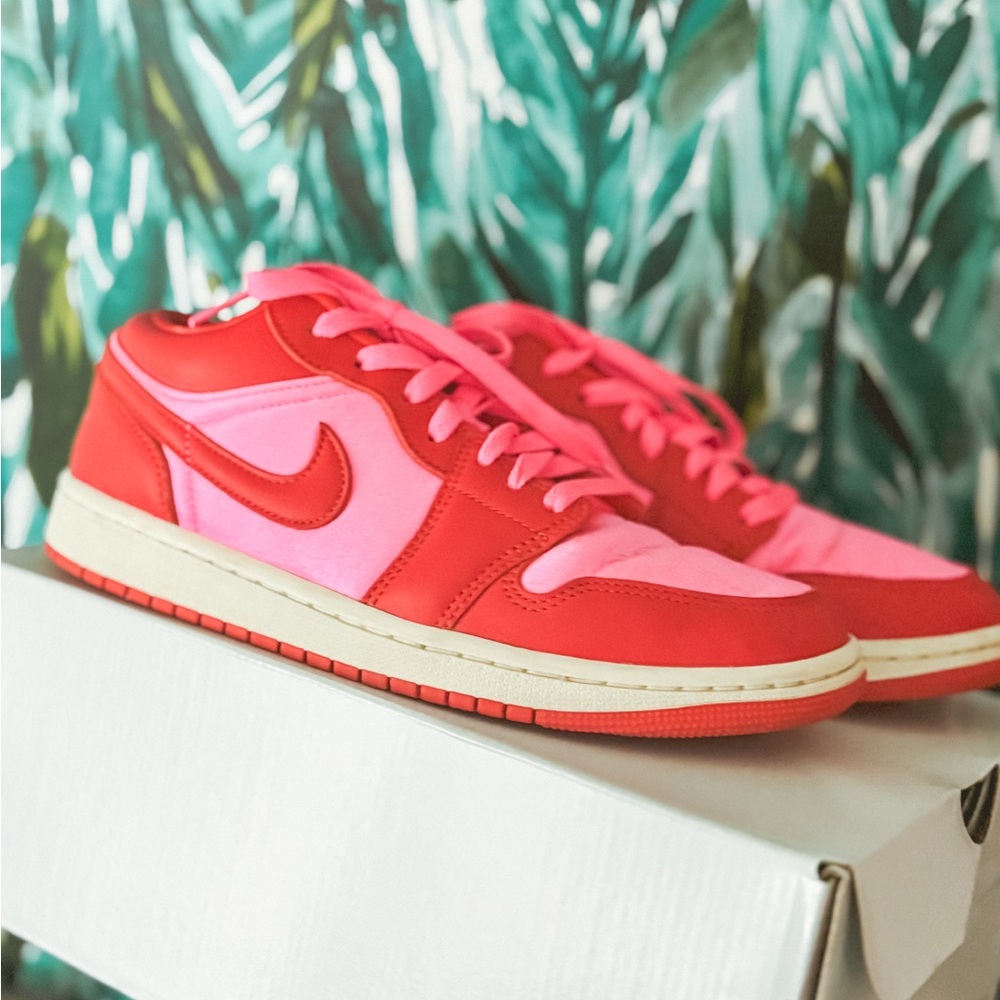 Pink and Red Jordan 1 Low 🩷❤️